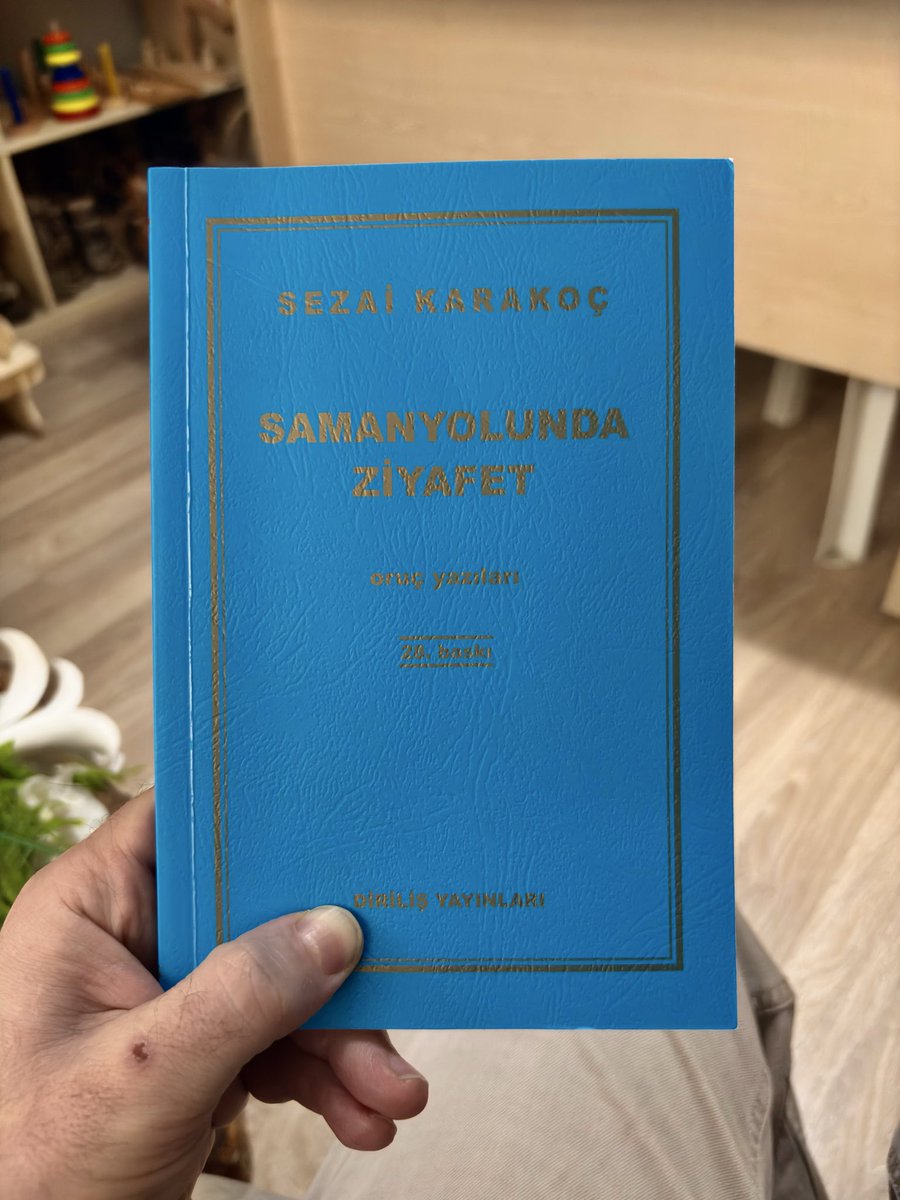 Hoş geldin ya Şehri Ramazan 😀 Allah en güzel şekilde bu ayı değerlendirmeyi nasip eylesin. Bu ayda okunabilecek güzel kitaplardan biri. Ben yarıladım tavsiye de ediyorum.
#SezaiKarakoc #dirilişyayınları #samanyolundaziyafet #ramazan