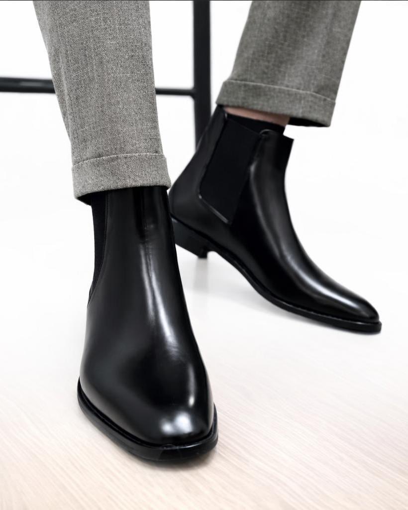 Ougandain's tweet photo. Black + Brown pairs. Pick your poison. https://t.co/xDHgtmbDqm