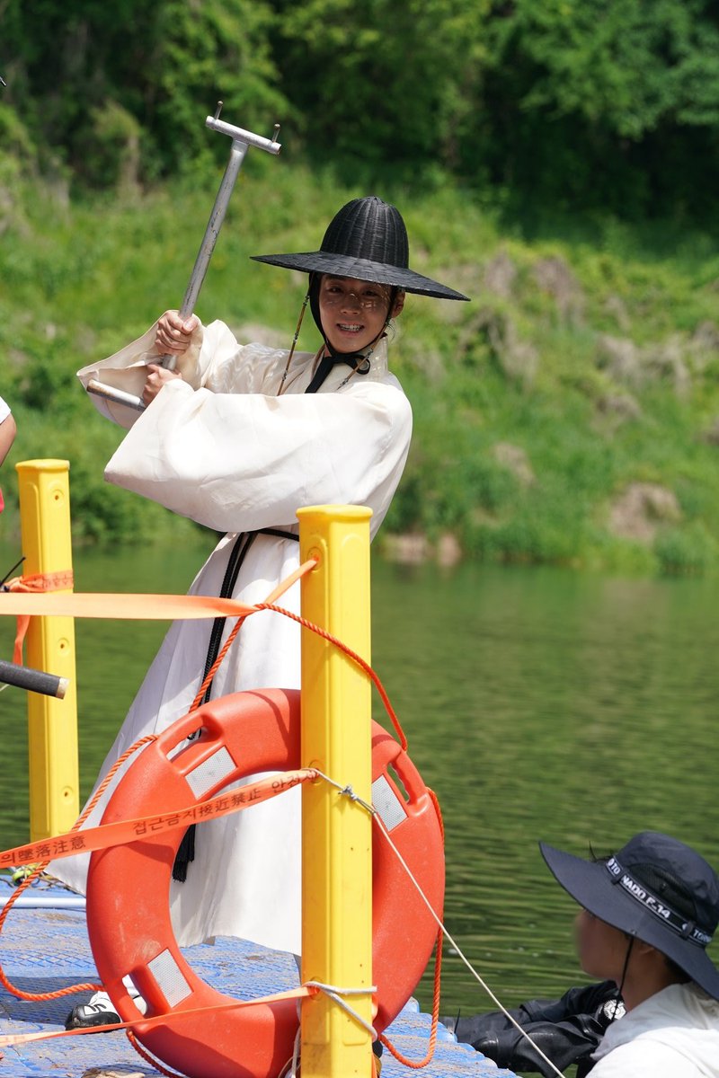 “during filming, actor park jihoon who had to endure a tough period maintaining his weight. seemed to have endless energy. whenever he had a spare moment, he’d touch and try out various on set equipment and props and even strike poses with them.”