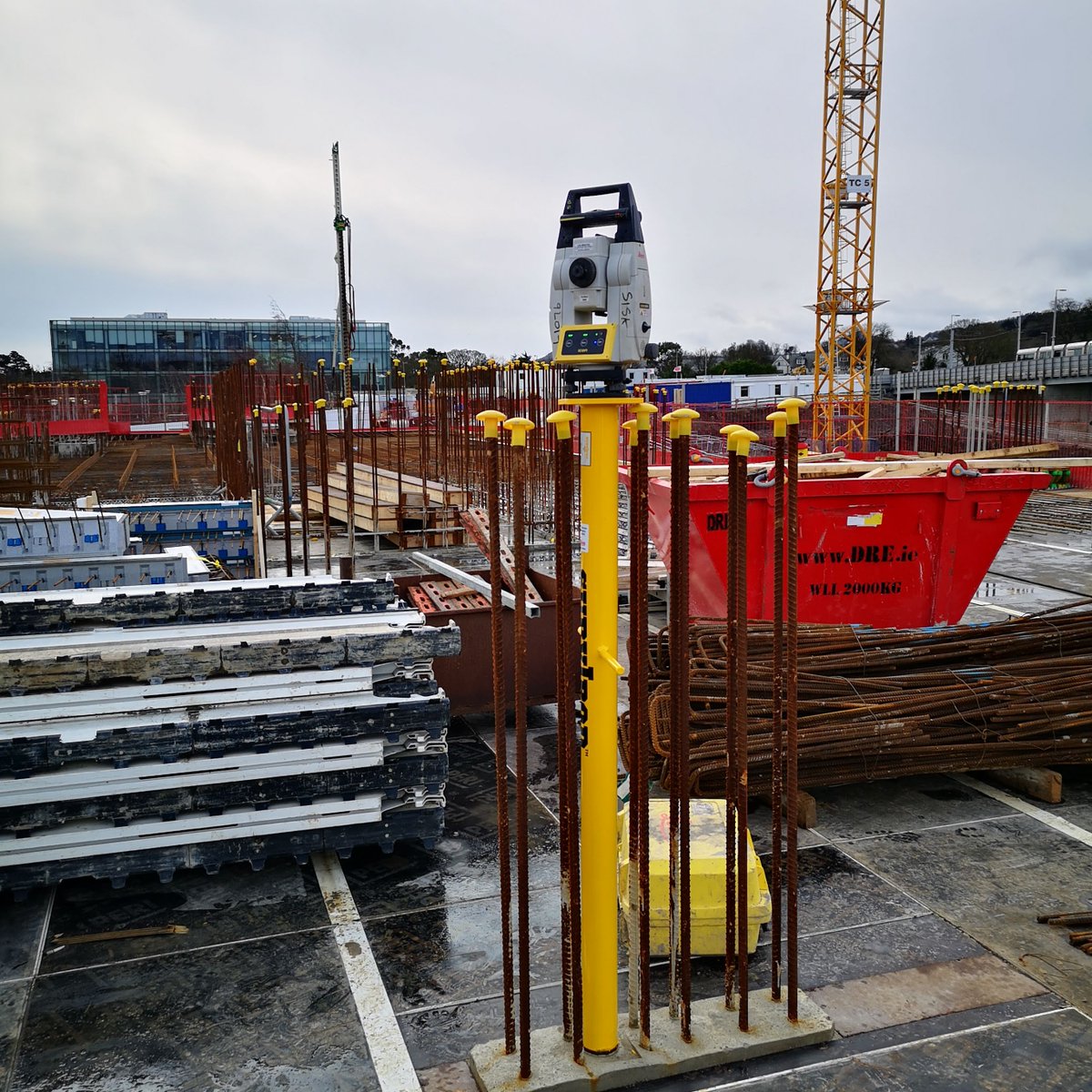 𝗧𝗶𝗴𝗵𝘁 𝘀𝗶𝘁𝗲? 𝗡𝗼 𝗽𝗿𝗼𝗯𝗹𝗲𝗺.

Steel and formwork everywhere, space at a premium — but you make it work.

Just drop the 𝗢𝗿𝗶𝗴𝗶𝗻𝗮𝗹 𝗦𝘂𝗿𝘃𝗶𝗽𝗼𝗱 into the cast-in sleeve in the column, resect, and start your layout.

➡️ Find out more at survipod.com