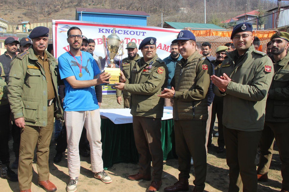 DISTRICT POLICE HANDWARA tweet media