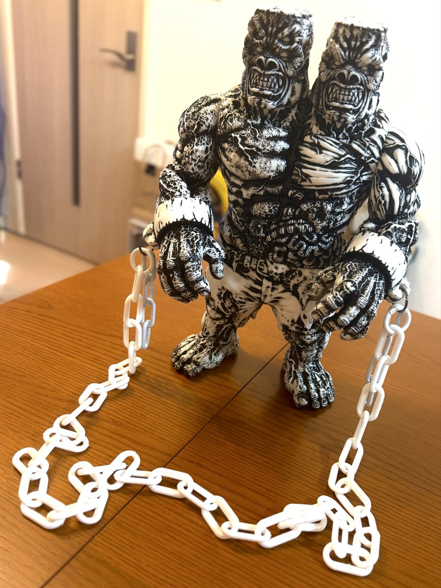 もうこやまさんのご厚意で、 ジャイアントゴリラフランケンを肩がけ