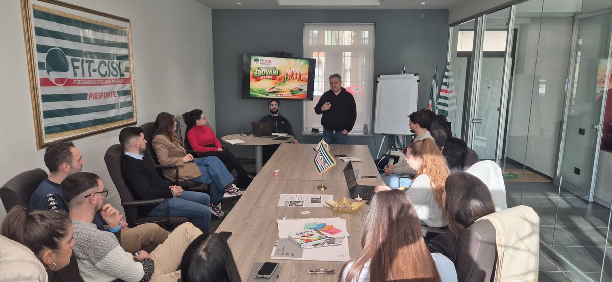 FedexC_official's tweet photo. Presso la sede Fit-Cisl di via Sacchi 51 a Torino è in corso la riunione del Coordinamento Giovani della Fit-Cisl Piemonte. Con la partecipazione del Segr.Generale Federico Chiariello, del Coord. Giovani Clemente D’Avino e la Coordinatrice Donne Margot Ciancetta https://t.co/8DJtSBBQ3W