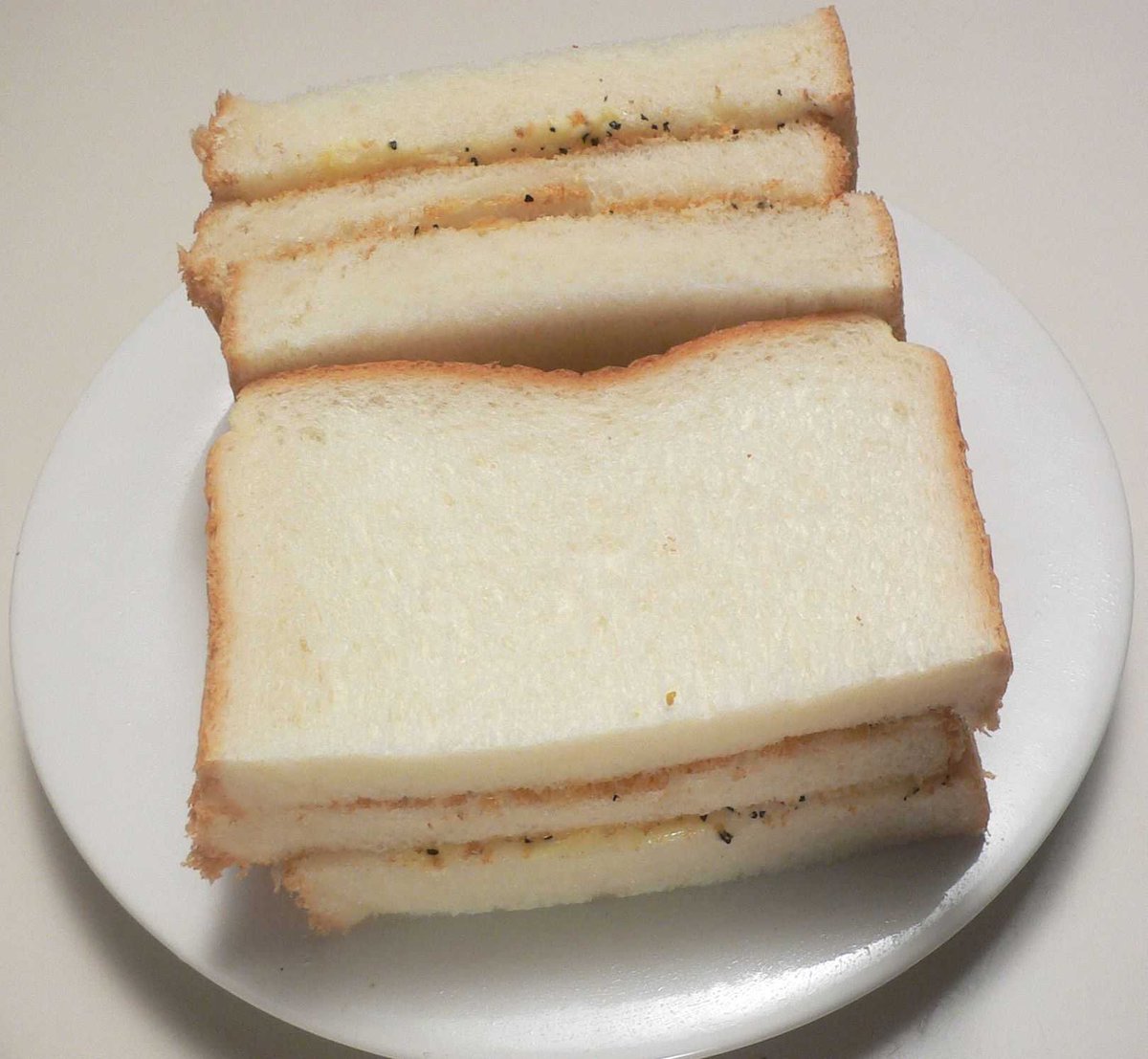 tirol_craft's tweet photo. トーストした食パン🍞を生食パン🍞でサンド
「トーストサンドイッチ」 https://t.co/K9aOz9VVIF