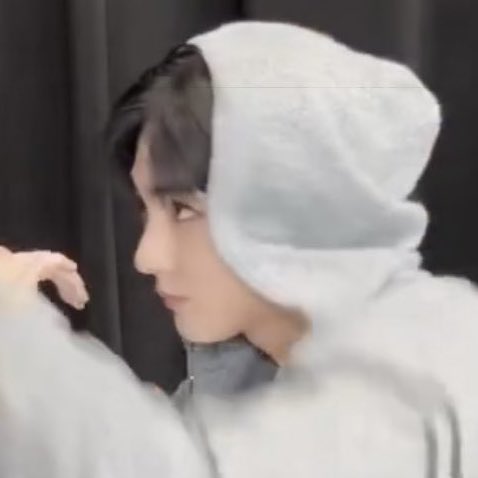 his eyelashes?? girlwon is so real here 😭😭😭