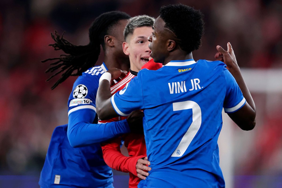 Vibes Foot tweet media