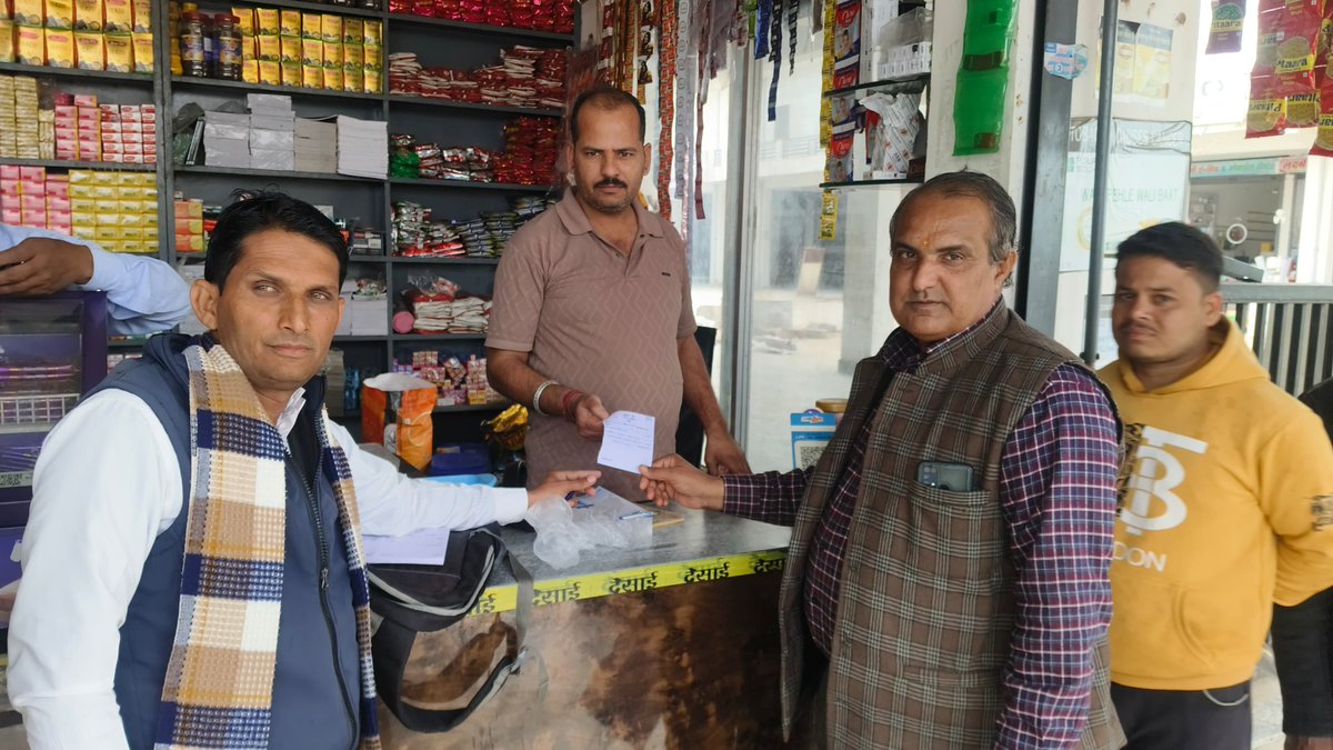 प्लास्टिक मुक्त राजस्थान के संकल्प के तहत आज दिनांक 18 फरवरी 2026 को ग्राम पंचायत गुन्सी  में श्रीमान BDO श्री नन्दकिशोर शर्मा के नेतृत्व मे दुकानदारों को सिंगल यूज प्लास्टिक को उपयोग नहीं करने के बारे मे समझाया गया एवं प्रतीकात्मक रूप से जुर्माना भी लगाया गया।
#SwachhRajasthan