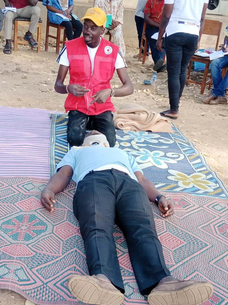 crt_humanitaire's tweet photo. Une quarantaine de formateurs,instructeurs et moniteurs en premiers secours à base communautaire, venus des régions Centrale et Kara participent à une rencontre  d'actualisation et d'harmonisation des techniques clés du secourisme communautaire à Kara.
@CroixRouge_CH https://t.co/O7LqzEpJfv