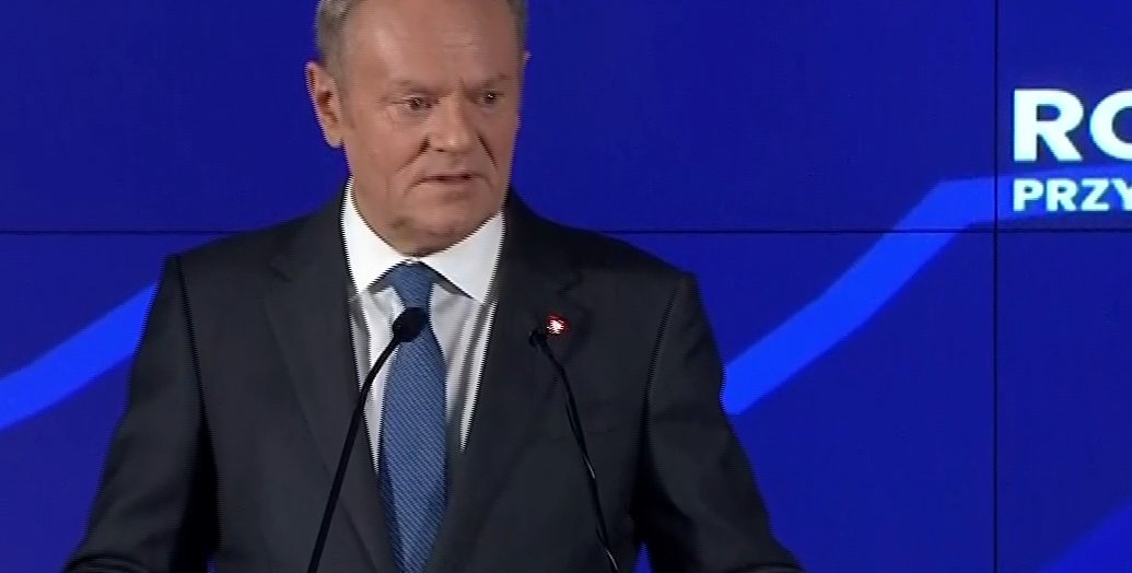 ... doszło do podziałów, w klubie partii Polska 2050, ale w ostatnich dniach i godzinach zarówno pani minister Pełczyńska-Nałęcz, jak i pani minister Hennig-Kloska zapewniły mnie, że niezależnie od turbulencji w ich ugrupowaniu pozostaną lojalne wobec rządu, wobec koalicji
