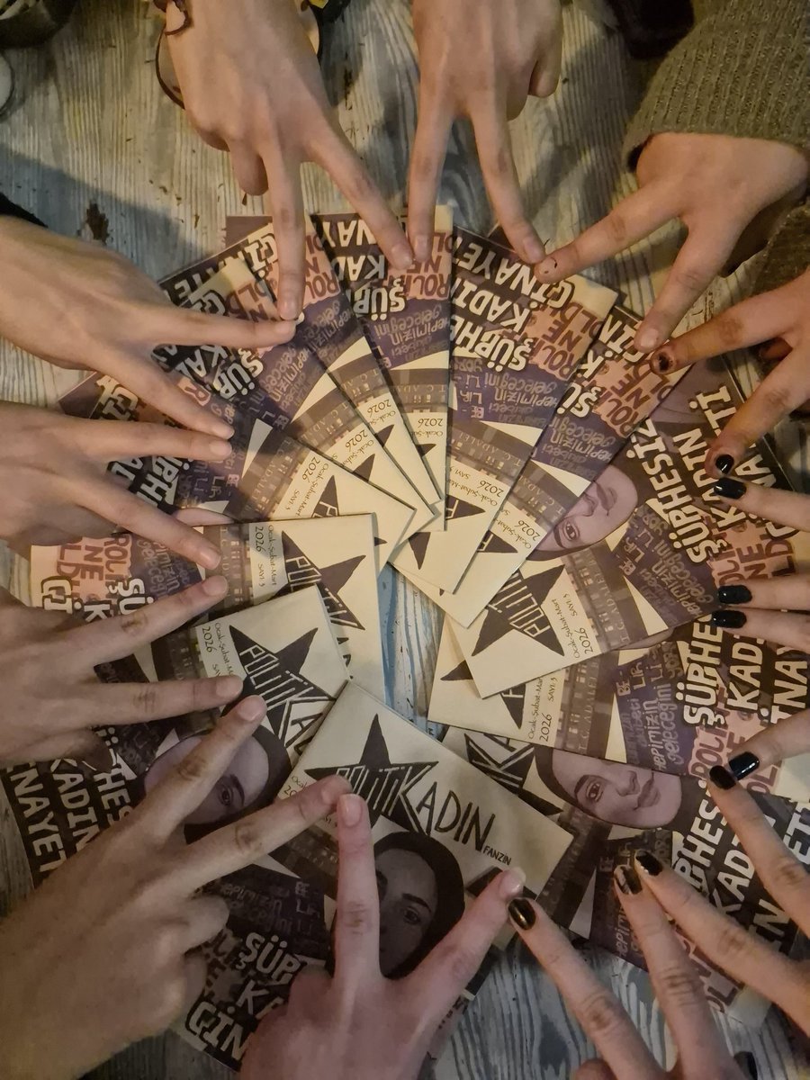 📣Eskişehir'de politiKadın okurları buluştu!

‘Şüpheli Kadın Ölümlerinin Karşısında Bir Adres: Adalet Komisyonları’ başlıklı yazımızı birlikte okuduk, birlikte tartıştık.

💫Okumalara katılmak, üretimlerini paylaşmak veya fanzinimizi edinmek için bize ulaş!