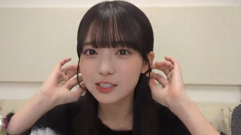 Mitsuki: What's different with me today?

A: She cut her bangs...slightly 🙃

#瀬戸口心月 #SetoguchiMitsuki 
#乃木坂46 #Nogizaka46