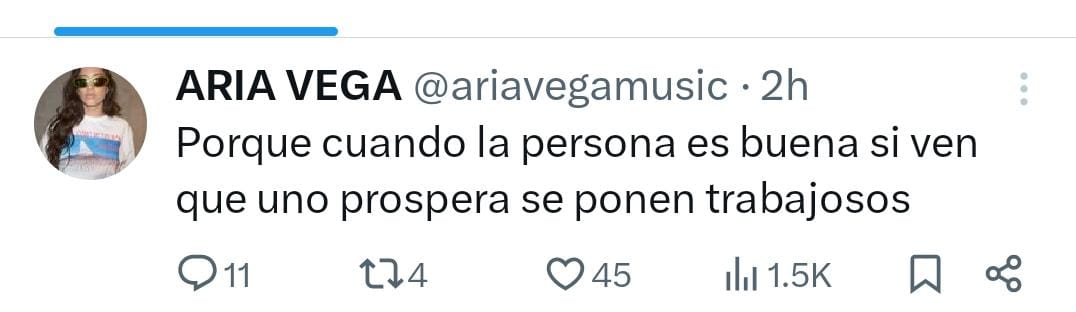 Ahora resulta que Andrés te tiene envidia jajajajajaj que te pasa Mariana jajajajaa eres una copiona que no tienes personalidad solo copiaste la de Andrés y te aprovechaste de eso pendeja