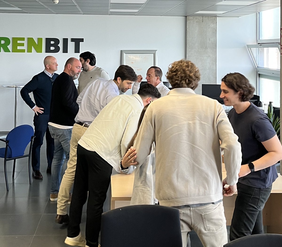 EMPRENBIT tweet media