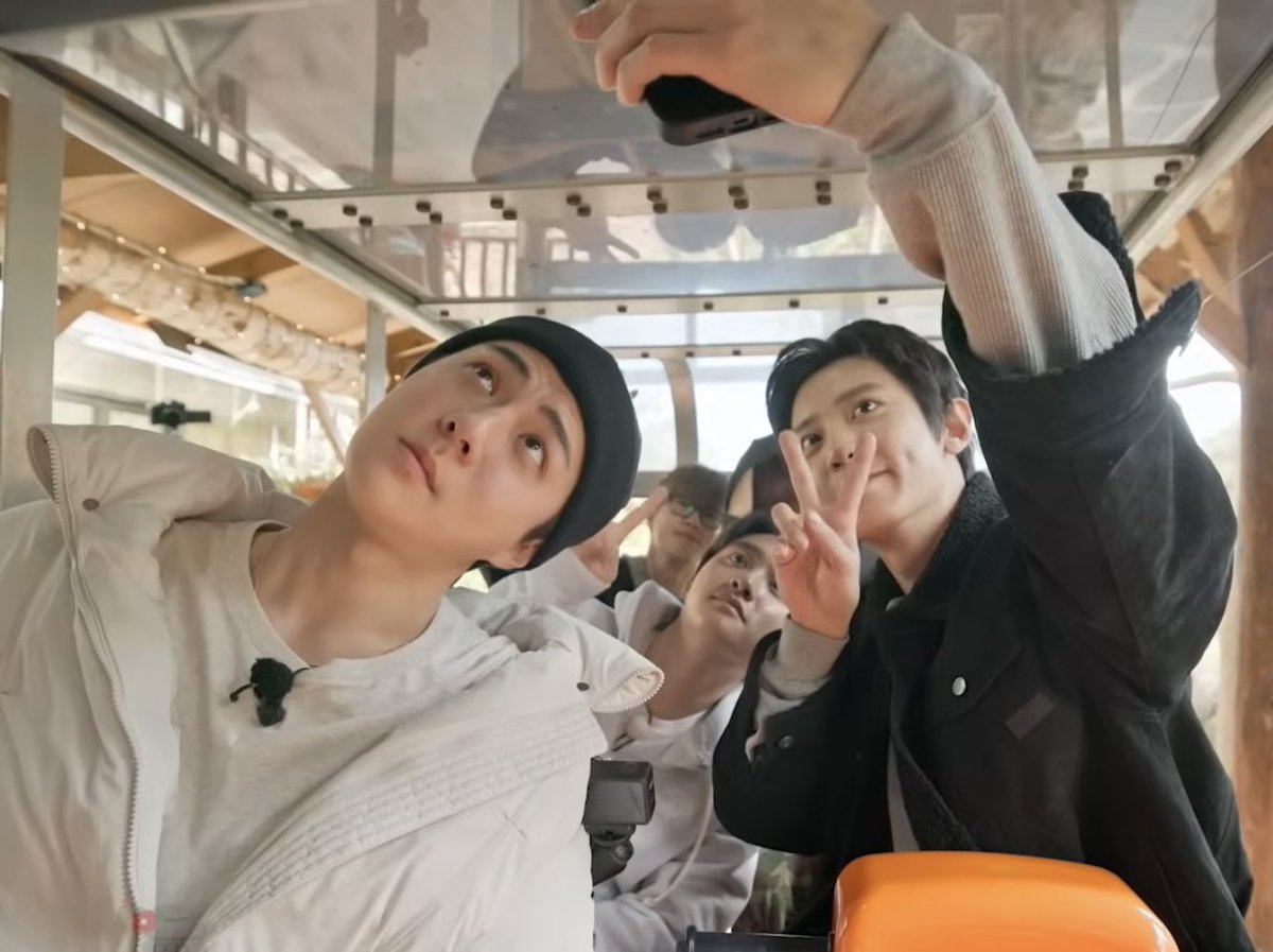 pumpysehun's tweet image. so it was chanyeol who took their photo. for some reason i thought it was sehun 😂