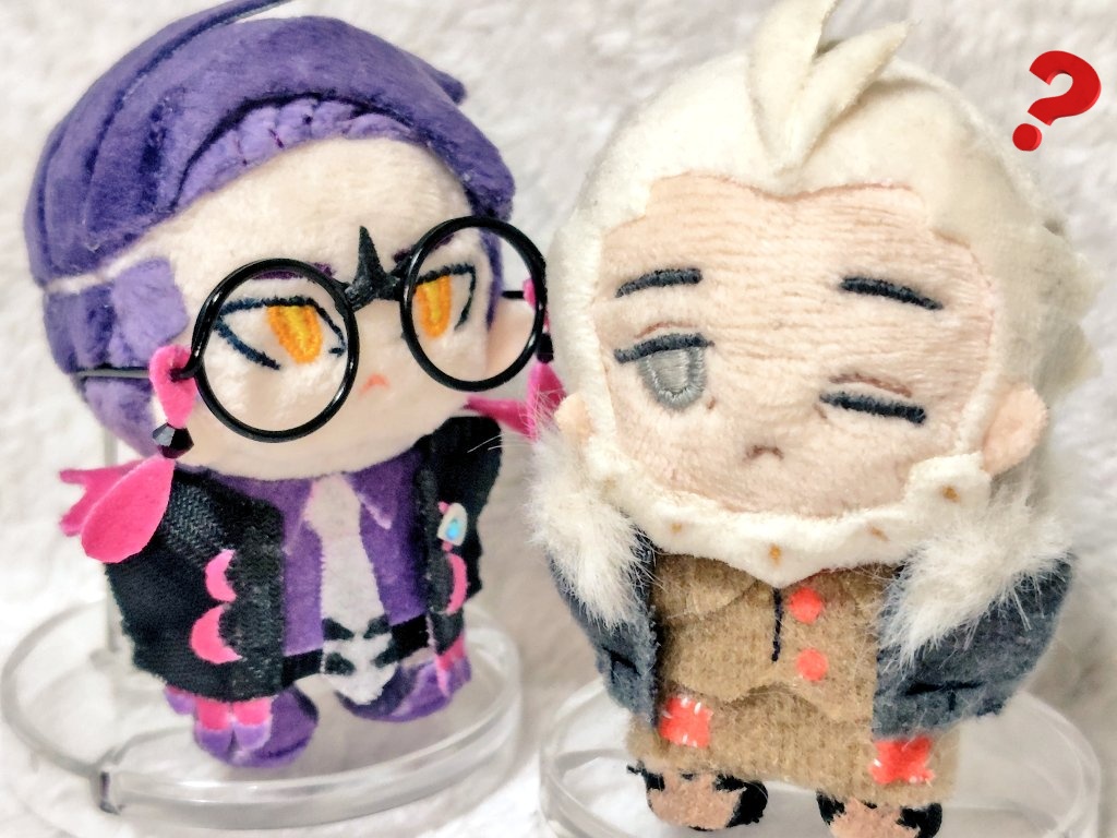 【自作ぬい】
🐦‍⬛🪶ﾆｷの5cmぬい完成!!
3枚目はﾍﾟﾝfitにライドするﾆｷ
ｪﾌさんよりちょっと背小さめに作ったのに靴の厚みの差であまり変わらず🫥