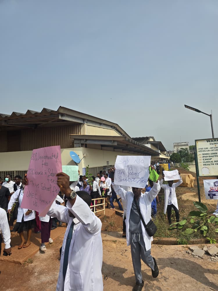 tinhofx84635's tweet photo. WE NO GREE
NO TO 7TH YEAR SCHOOL FEES
GIVE US HOSTEL
#SayNotoextortion
@yabaleftonline @NniaNwodo @PulseNigeria247 @UNNMBBSBDS025 @aproko_doctor @PeterObi @eric_gugua https://t.co/gmq4knzqxc