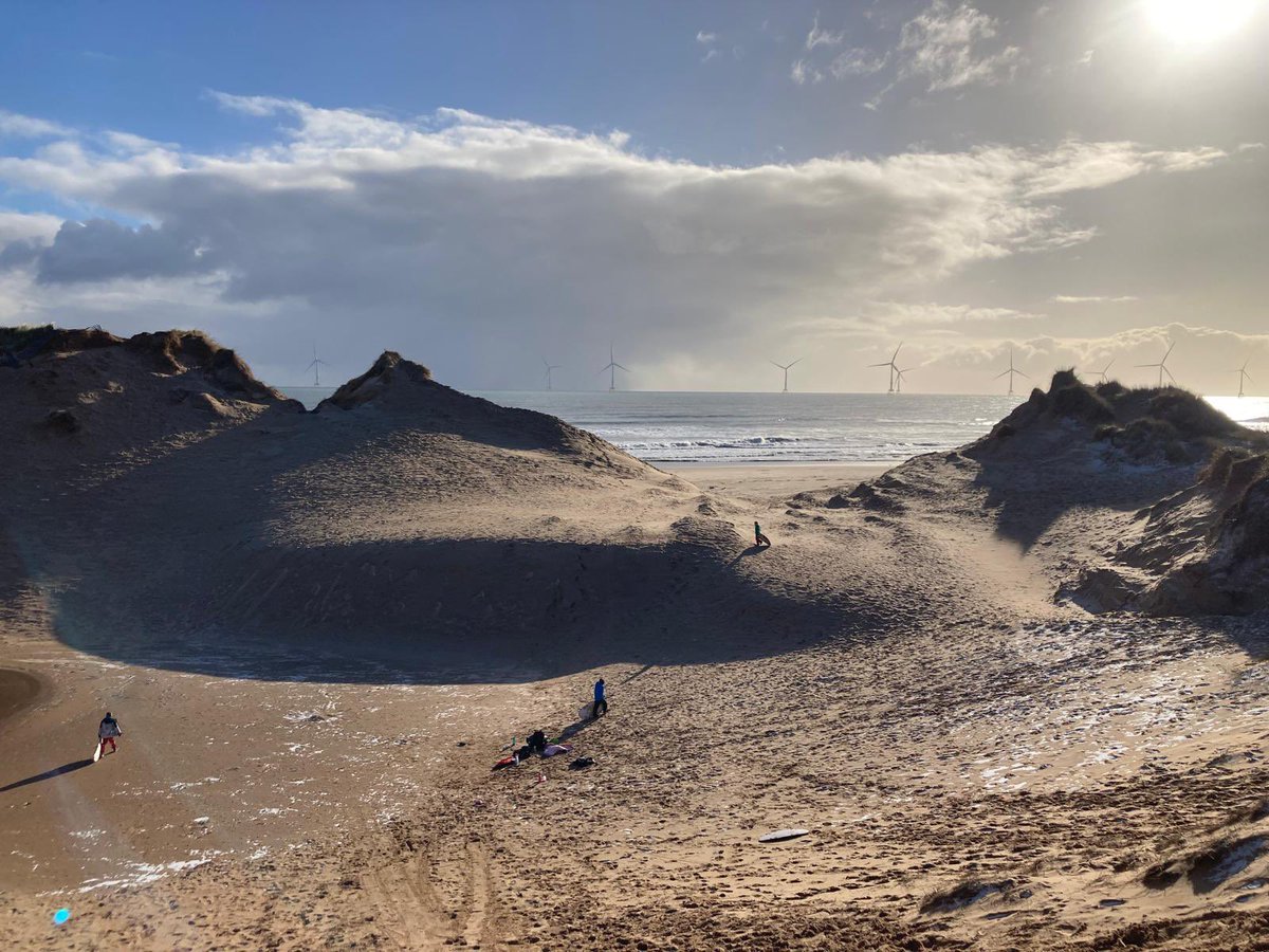 hazleheadschool's tweet photo. A bit of snow didn’t stop our adventurers working as a team yesterday Sandboarding at Balmedie 💚
#AFCCTCommunityCup
@AFCCT
@TAQAGroup https://t.co/f8maLzP0Je