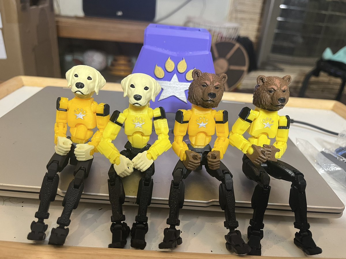We’re testing out different types of plastic, and it opens up a more mustard-yellow option for some of the Tri-Galactic Trek officers. 

Also, what’s that in the background? Could it be that there’s gonna be a 500% Consul Eliana Tor???

Giant green otter on the way!!!