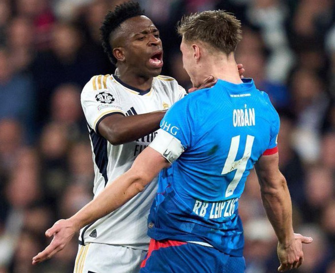 Araujismooo's tweet image. Seguro que le insultó por ser negro y no por ser mala persona, sí, seguro.