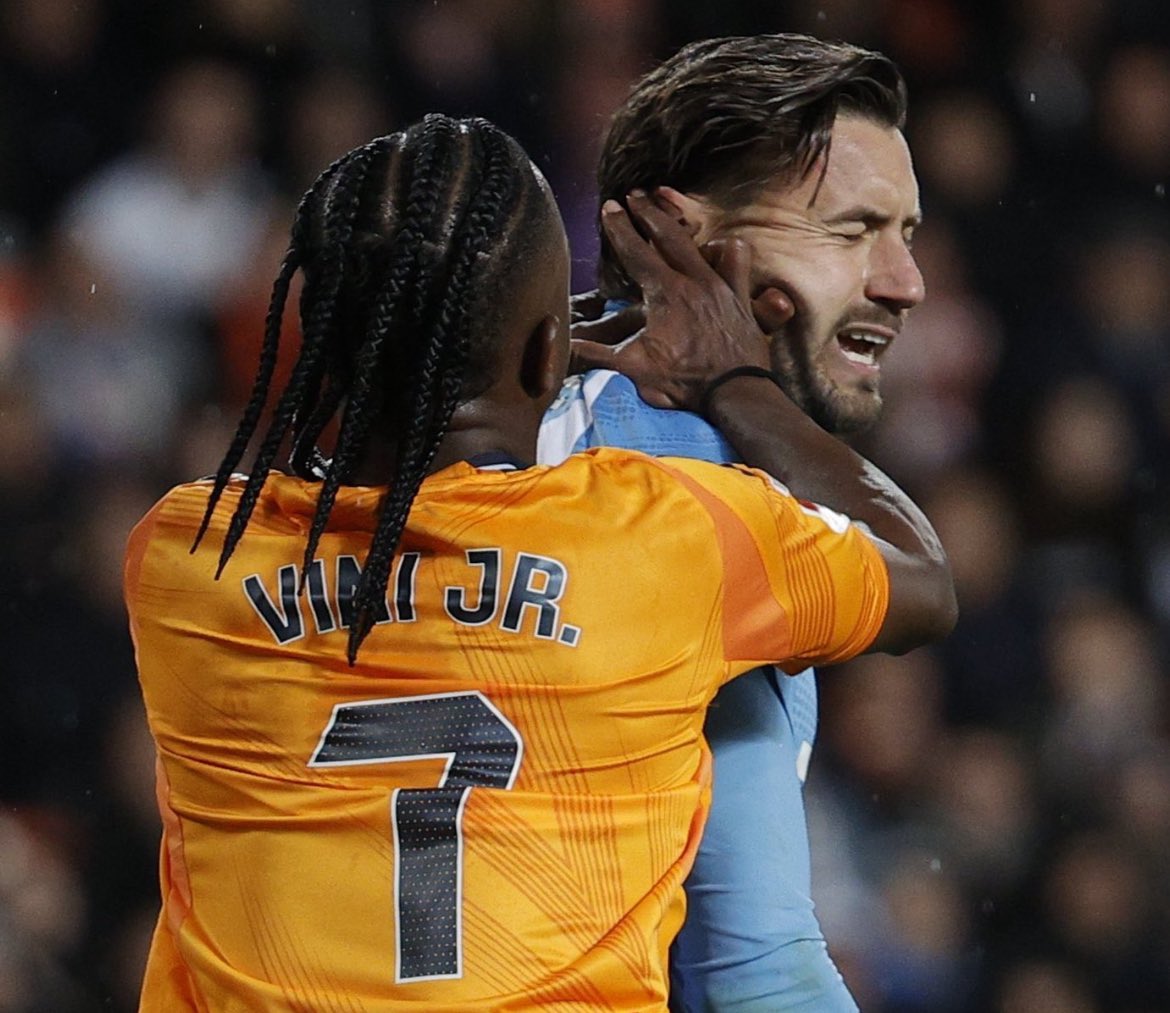 Araujismooo's tweet image. Seguro que le insultó por ser negro y no por ser mala persona, sí, seguro.