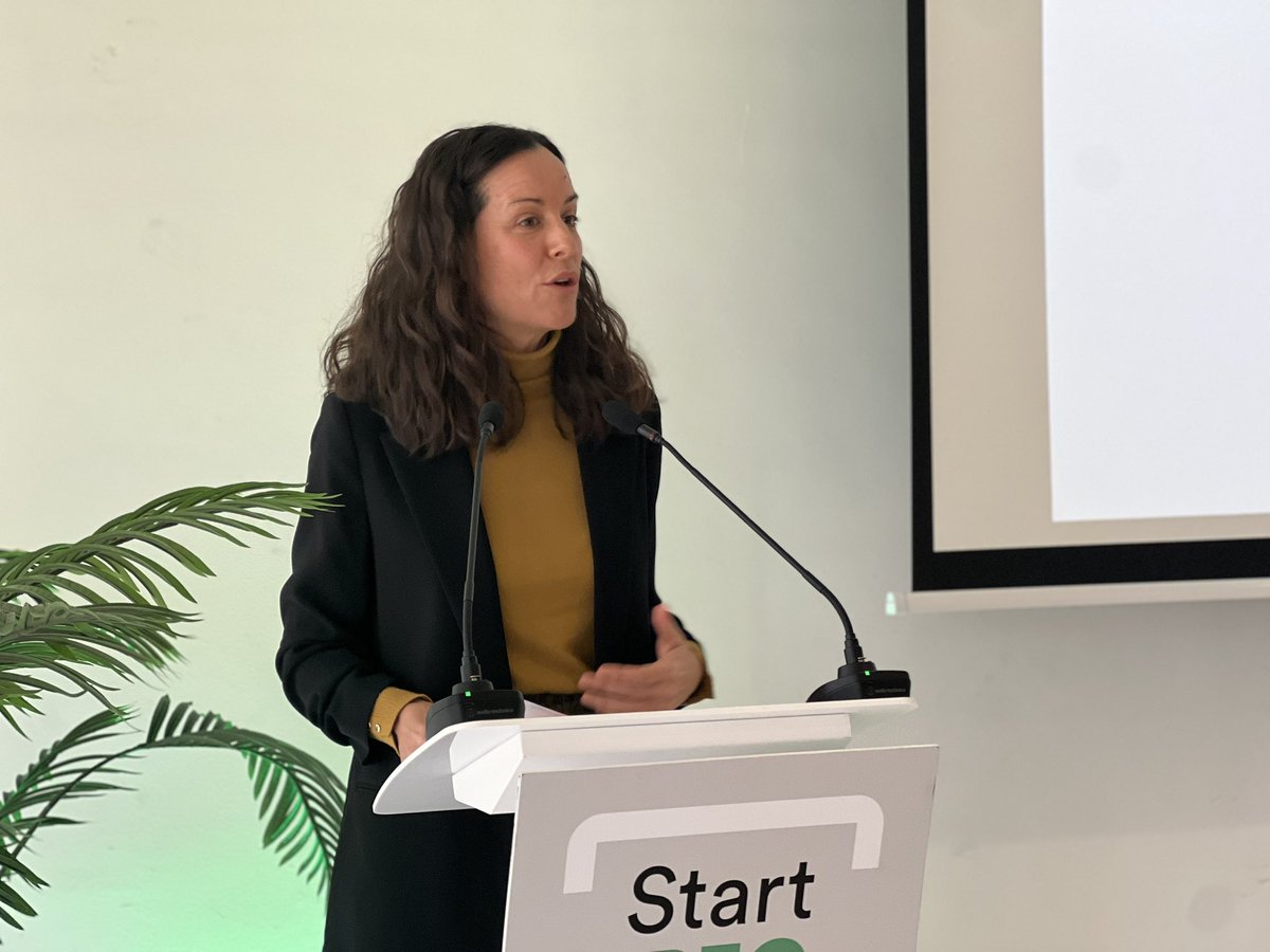 ainiatecnologia's tweet photo. 🚀 Hoy celebramos la presentación de la tercera edición del programa #StartBEC junto al @gobmapa.
Cristina Del Campo, directora de AINIA, e Isabel Bombal, directora general de Desarrollo Rural, Innovación y Formación Agroalimentaria del MAPA, dan inicio a la jornada.
Bombal pone en relieve la importancia de la alianza público-privada en este programa para alcanzar los objetivos de un sistema agroalimentario competente, con las capacidades que tiene #AINIA.
@cdcampo1 @Isabelbombal1