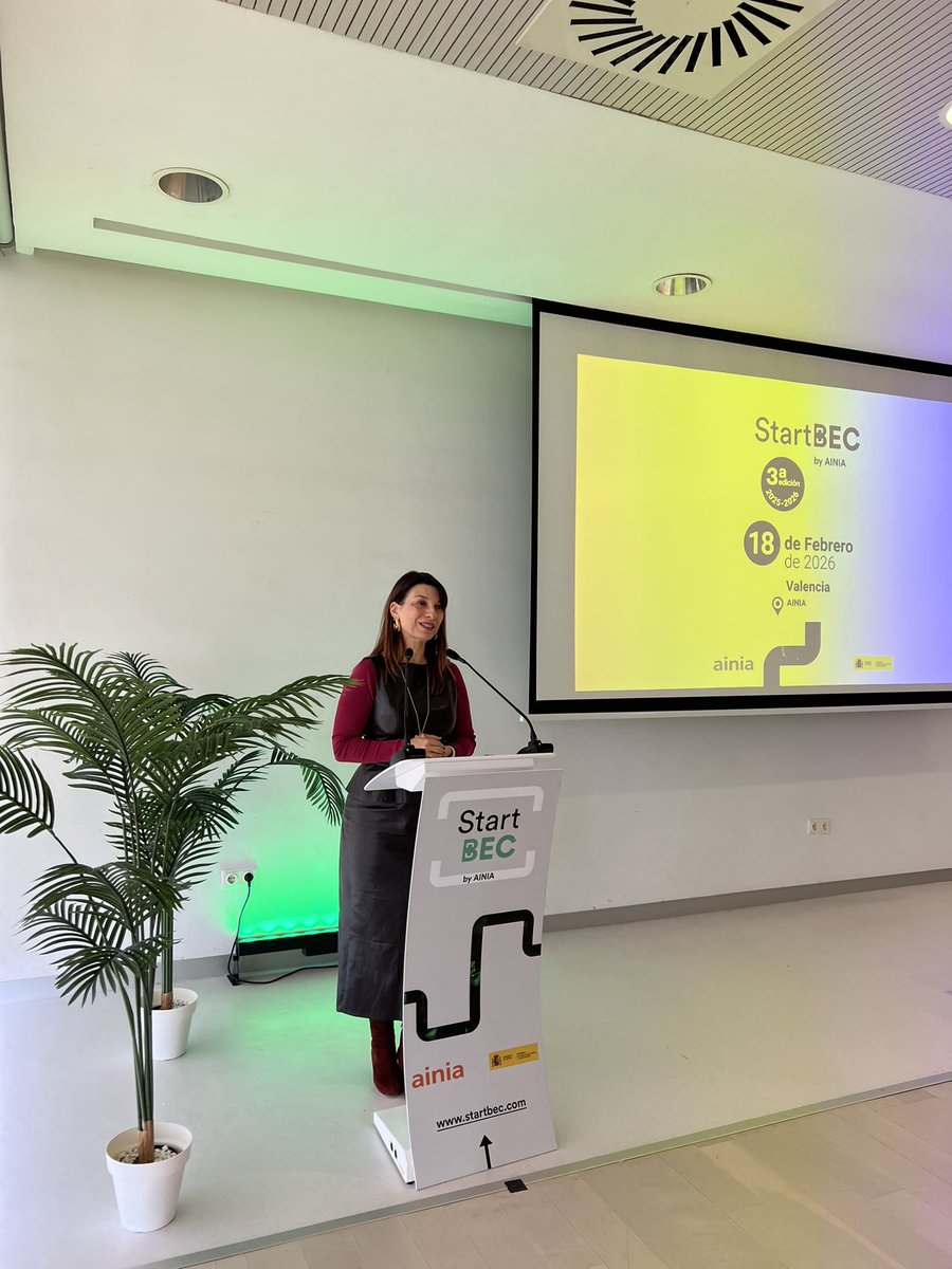 ainiatecnologia's tweet photo. 🚀 Hoy celebramos la presentación de la tercera edición del programa #StartBEC junto al @gobmapa.
Cristina Del Campo, directora de AINIA, e Isabel Bombal, directora general de Desarrollo Rural, Innovación y Formación Agroalimentaria del MAPA, dan inicio a la jornada.
Bombal pone en relieve la importancia de la alianza público-privada en este programa para alcanzar los objetivos de un sistema agroalimentario competente, con las capacidades que tiene #AINIA.
@cdcampo1 @Isabelbombal1