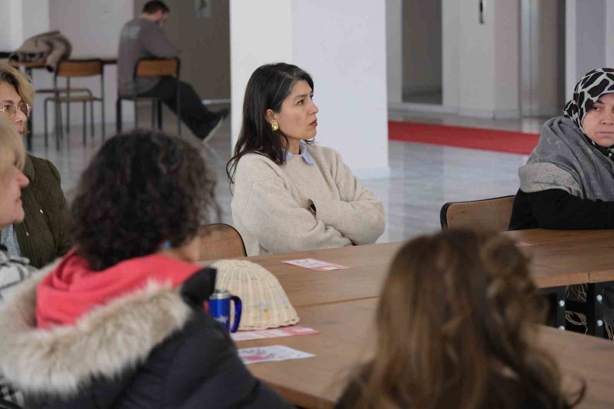 Menopoz Döneminde Sağlıklı Yaşamın Anahtarı: Menopoz Okulu Eğitimleri -  devlet.tc/menopoz-donemi…