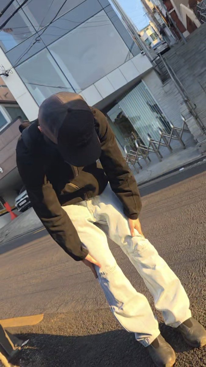 해방촌에서 킥플립 동화 만났어요
초딩 때 만났던 거 기억하고 있어서 놀랐음 ,,,🈁🈁 킥플립 동화 화이팅 ….!!!