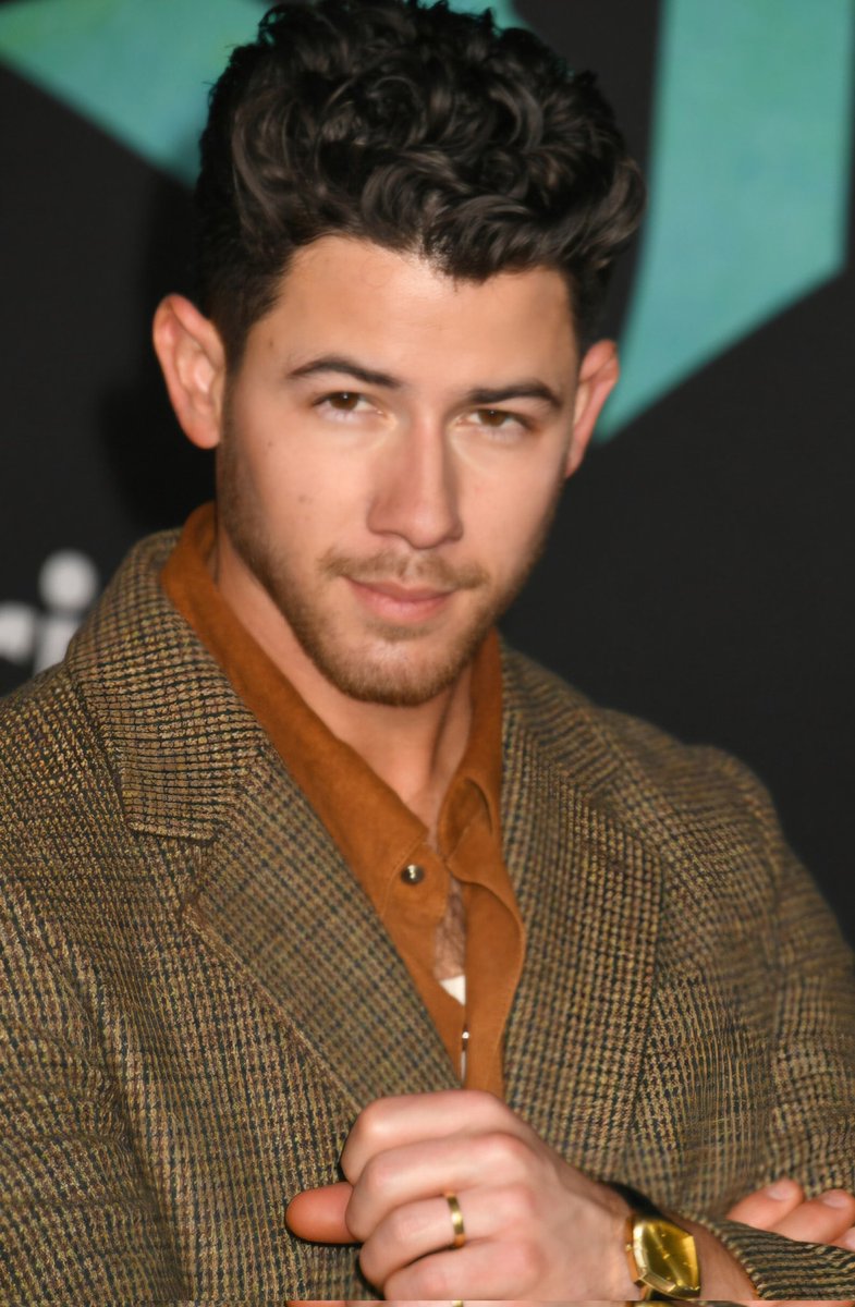 Gotta get that Fossil watch promo in but also look at himmm he looks so fine wow <a href="/nickjonas/">Nick Jonas</a>