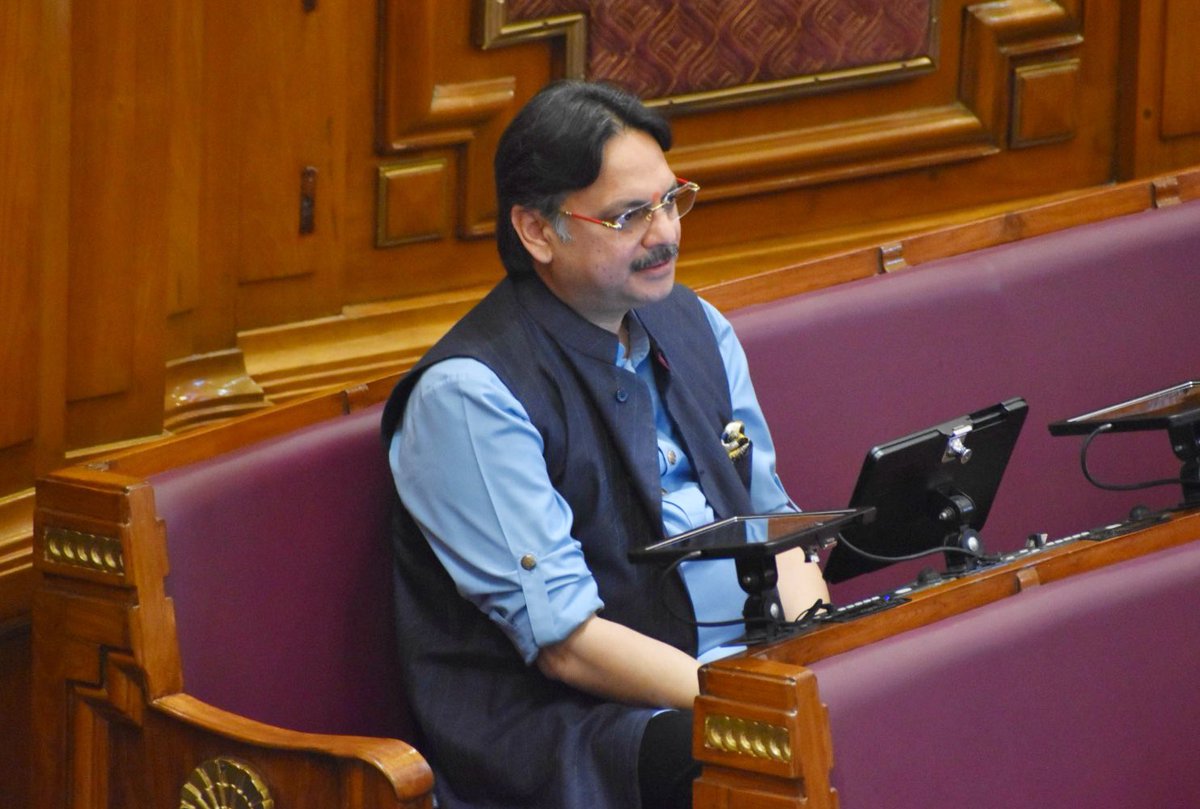 RajeshwarS73's tweet photo. आज @UPVidhansabha की कार्यवाही के आठवें दिन सदन में सहभागिता के दौरान आदरणीय विधानसभा अध्यक्ष श्री @Satishmahanaup जी का प्रेरक सानिध्य प्राप्त हुआ।

विकास, सुशासन और जनकल्याण के मुद्दों पर सार्थक चर्चा के साथ प्रदेश की प्रगति और आत्मनिर्भरता के संकल्प को और सशक्त बनाने पर संवाद हुआ। उत्तर प्रदेश बजट 2026-27 केवल आंकड़ों का दस्तावेज नहीं, बल्कि विकास की नई रफ्तार का दृढ़ संकल्प है।