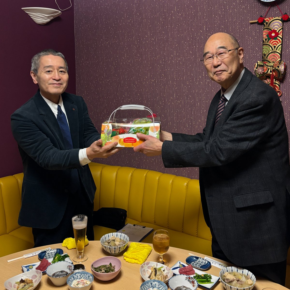 ItayanagiRC's tweet photo. ２０２６年２月１４日（火）は
第２６０２回 移動例会
【 創立記念日並びに歳祝例会 】

当クラブ創立５９年と
渡部会長エレクトの古稀
小倉会員の半寿を祝いました

今回の会場とお料理は
#スナックシルク 様
#ごちそうさまでした
#板柳町 #ロータリークラブ https://t.co/LRFTm6u0w4