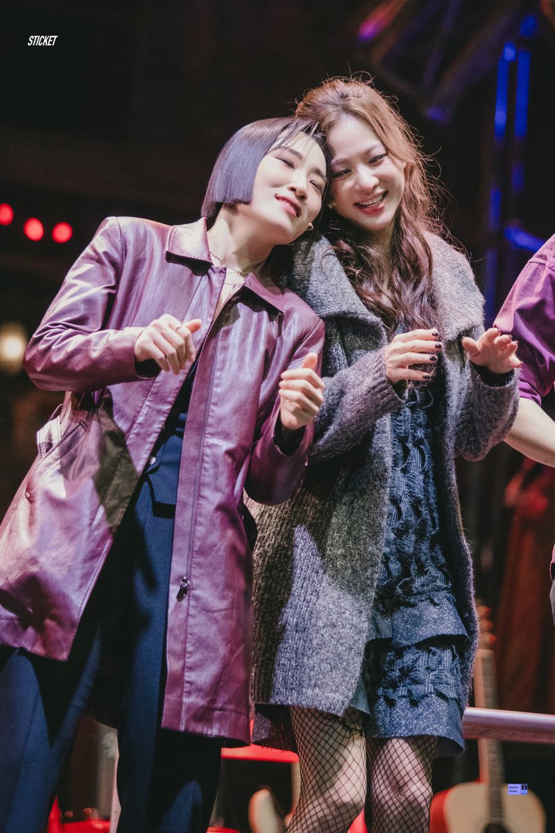 251205 뮤지컬 #렌트 커튼콜

조앤 役｜#이아름솔 배우님
미미 役｜#솔지 배우님