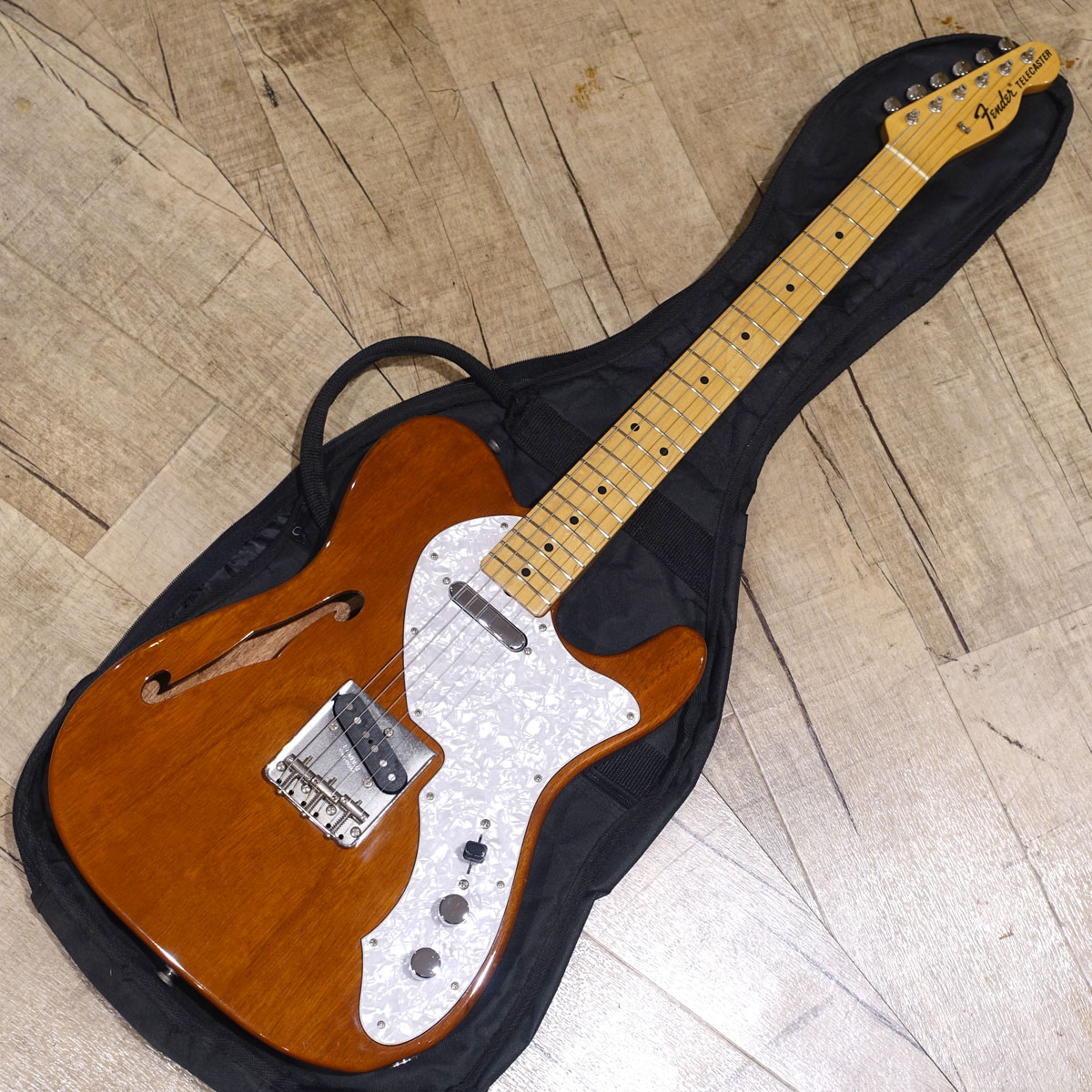 マホガニーボディの70テレキャスターシンライン。キズや打痕や塗装の