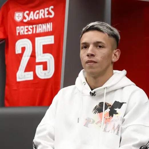 Apuke1's tweet photo. Um Alemão que cresceu na Argentina como podem ver! #ViniJr #benfica https://t.co/H8uIdNEm5E