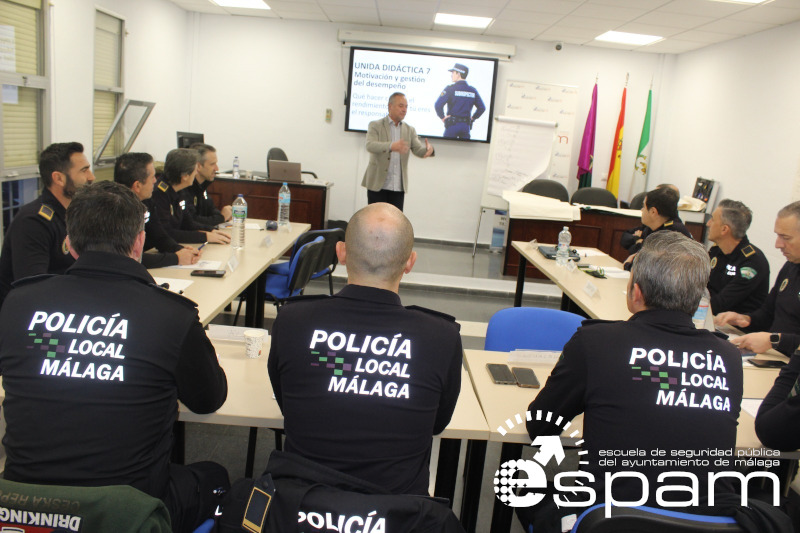 malaga_espam's tweet photo. Continua la formación en el Curso de Capacitación para Subinspectores de los Cuerpos de la Policía Local de Andalucía. y hemos contado con el docente José Joya, @jose_roadmap, donde ha impartido el módulo de Gestión de Recursos Humanos para Subinspectores https://t.co/AUoKGXPvnE