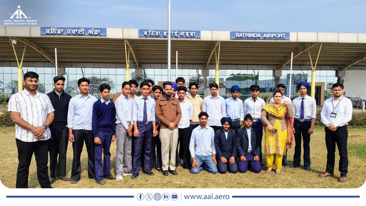 AAI_Official's tweet photo. #NextGenAviators ✈️

बठिंडा हवाई अड्डे @AaiBathinda पर राजकीय विद्यालय के छात्रों ने भ्रमण के दौरान विमानन की दुनिया को करीब से देखा और समझा। उन्हें हवाई अड्डे की कार्यप्रणाली, सुरक्षा व्यवस्था और सुरक्षित उड़ान से जुड़ी सरल व रोचक जानकारी दी गई। कक्षा से बाहर का यह अनुभव उनके लिए नया और प्रेरणादायक रहा। 

भाविप्रा लगातार ऐसे प्रयासों से नन्हे सपनों को पंख दे रहा है और भविष्य के एविएटर्स तैयार करने की दिशा में आगे बढ़ रहा है।
