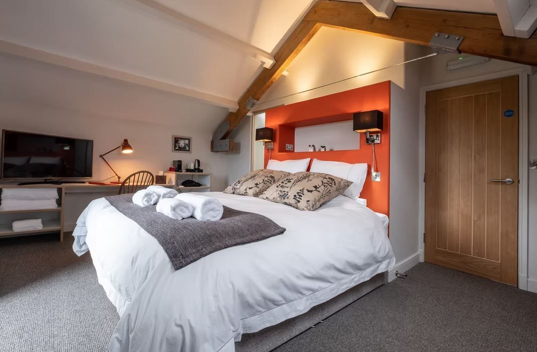 WeAcceptPets's tweet image. 🍽️ ✨ Breakfast at 1692 Wasdale ✨ 🍽️

Breakfast at 1692 Wasdale is served in the dining room, out in the courtyard on sunny days, or delivered as room service for a truly relaxing start to the day. 🌿

Accepts 🐶
weacceptpets.co.uk/Cumbria/8993 

#GuestReview #Accommodation #DogFriendly