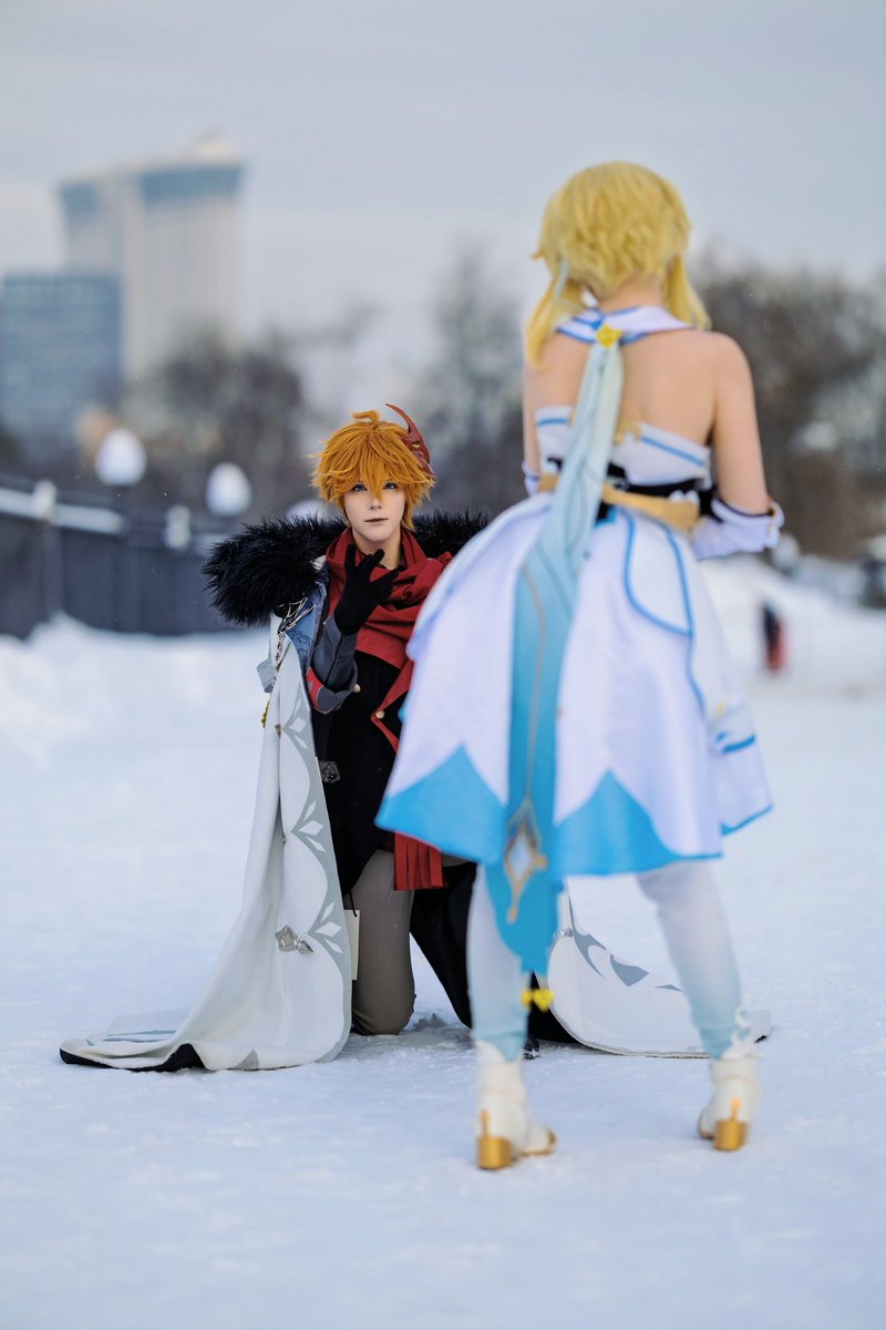 FelixDarera's tweet photo. Tartaglia x Lumine
“What if I fall first?” - Lumine
“Ha, you lack conviction in your own abilities” - Tartaglia 
#tartaglia #cosplay #lumine #genshin https://t.co/AdPcseT03b