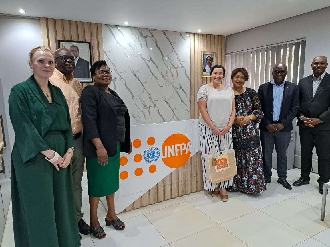 UNFPA_Zimbabwe's tweet photo. A productive engagement as the @UNFPA_Zimbabwe  Rep. @MirandaTabifor and team met with @IrlEmbPretoria  Deputy Head of Mission, Maeve McLynn, and @dumicil3 to discuss UNFPA🇿🇼’s key priorities for 2026 as we transition from the 8th to the 9th Country Programme.

Discussions focused on advancing #SRHR, gender equality, youth empowerment, and navigating the evolving funding context to sustain impact for women and young people across Zimbabwe.
#HealthResilienceFund #SRHR4All #EndGBV #Partnerships