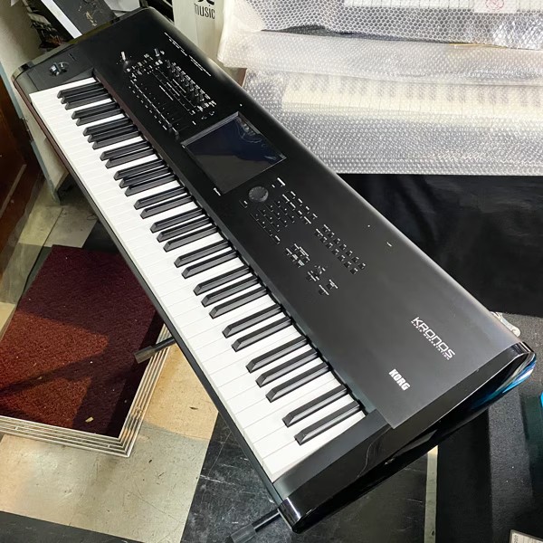 新着USED商品WEB UP！ プレイヤーの要求に応えた73鍵盤オールインワン