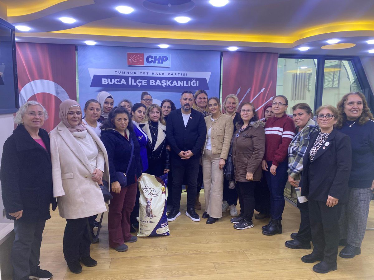 Bugün, Buca’nın Emekçi Kadınları Topluluğu, İlçe Başkanımız Sayın Suat Bulut’a ve yönetim kurulumuza tebrik ziyaretinde bulundular. Gerçekleştirdikleri nazik ziyaretin ardından partimize toplu olarak üye olmaları, örgütümüzü daha da güçlendirmiştir.