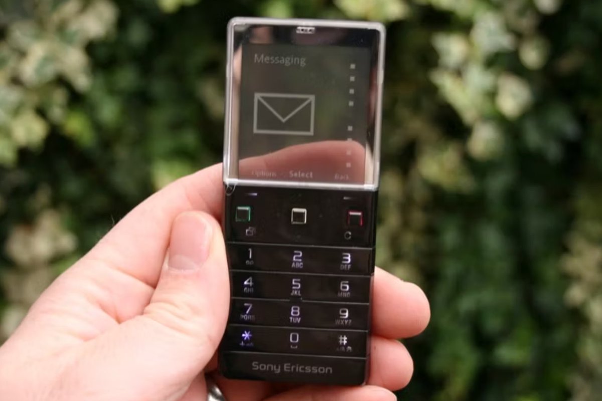 ObsoleteSony's tweet image. The future was 15 years ago.