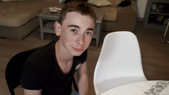 InstitutJustice's tweet image. 10 juillet 2021. Claye-Souilly. Théo a 18 ans, mais il travaille déjà dur. Il est vendeur en apprentissage dans une boutique Bouygues Telecom. 

Son professionnalisme a été remarqué par son employeur, qui s'apprête à lui proposer un CDI.

Ce jour-là, Ousmane Diallo entre en…