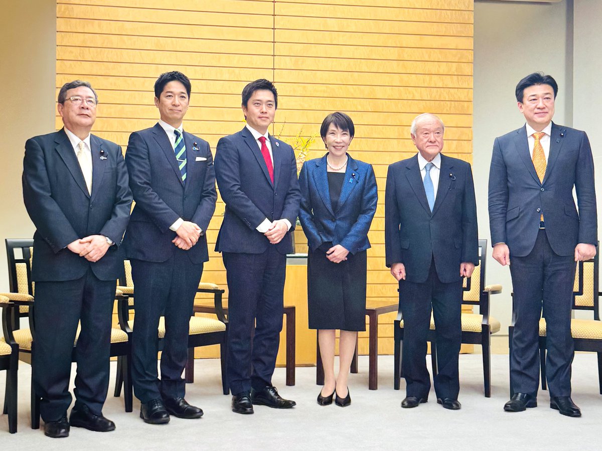 本日、高市さんが第105代首相に指名された後、党首会談。
解散の際には、立憲と公明を足したら与党は過半数を割れるとする報道機関や専門家も多くいたが、結果は違った。
やはり、政治は最後は熱量だと思う。
維新も厳しく難しい選挙だった。
さぁ、これから実行だ。
連立合意政策を実行、日本を前へ。