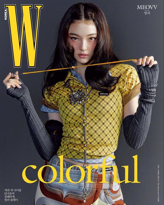 ellagrossloop's tweet image. These two covers sit at the same table 

#ELLA #MEOVV #엘아