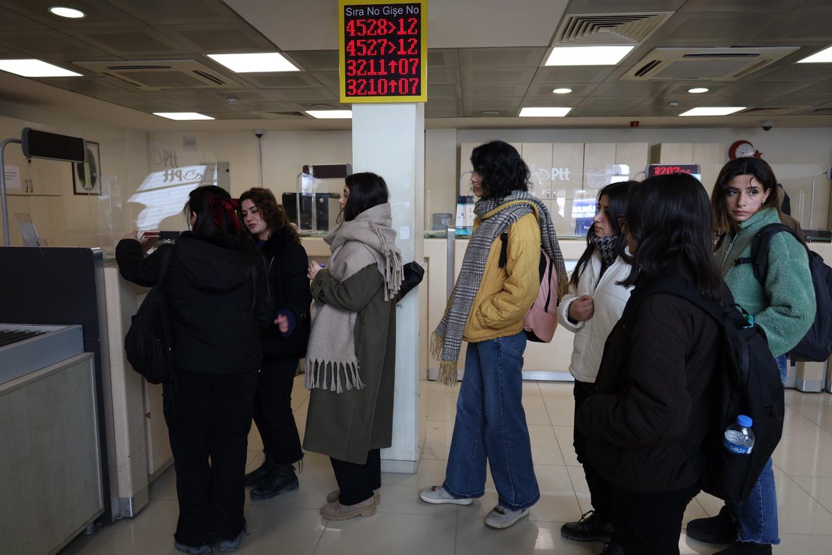 📢 5 Şubat’ta hukuksuz bir şekilde tutuklanan Etkin Haber Ajansı (ETHA) muhabir ve editörleri Pınar Gayıp, Nadiye Gürbüz ve Elif Bayburt ile dayanışma kapsamında Wan'daki meslektaşlarımızla kitap, kart ve mektup gönderdik.