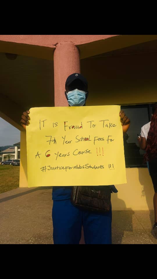 BROAD DAYLIGHT THEFT

#WENOGOPAY
#JUSTICEFORUNNMEDICALSTUDENTS