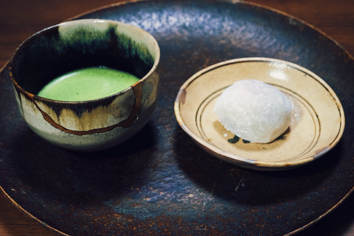 一服。 江戸初期 朝鮮唐津茶碗 絵志野皿 茶写りがよいですね。