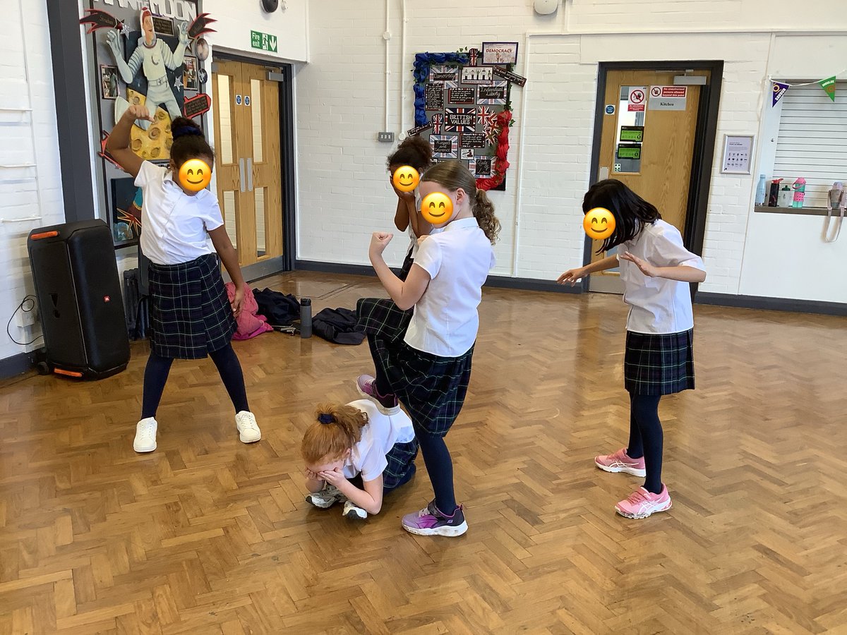 VIPSAylesford's tweet photo. In Week 6, Aylesford hosted a Performing Arts VIAT Masterclass for all the primaries. The children had an incredible time and, after warm up games, and developing their body language and facial expressions, performed 'Naughty' (from the musical Matilda)!
#futureperformers https://t.co/cZrE1xcbN0