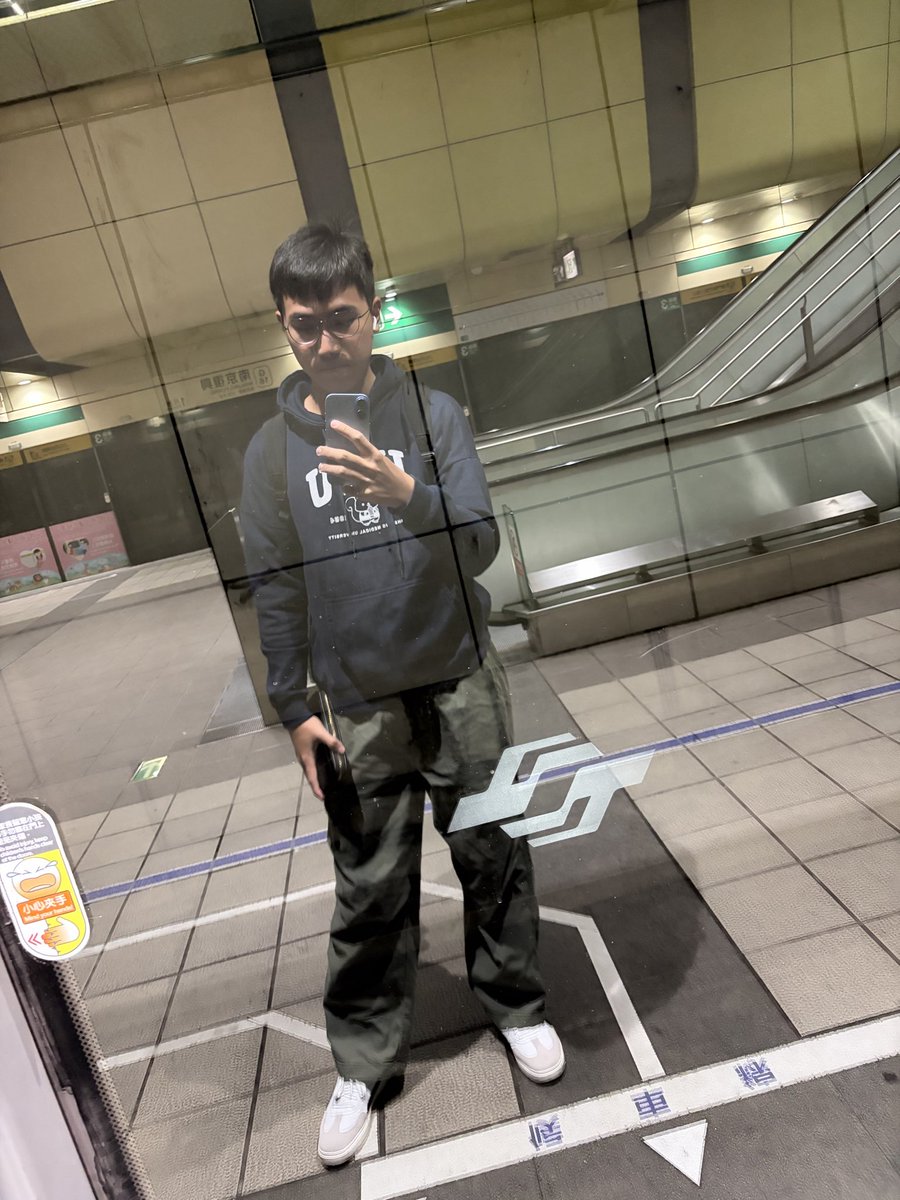 倒數一天回到高雄
開心之喜滿溢如水
雖然有時候還是會懷念台北
但更喜歡久久回來一次的觀光客新鮮感